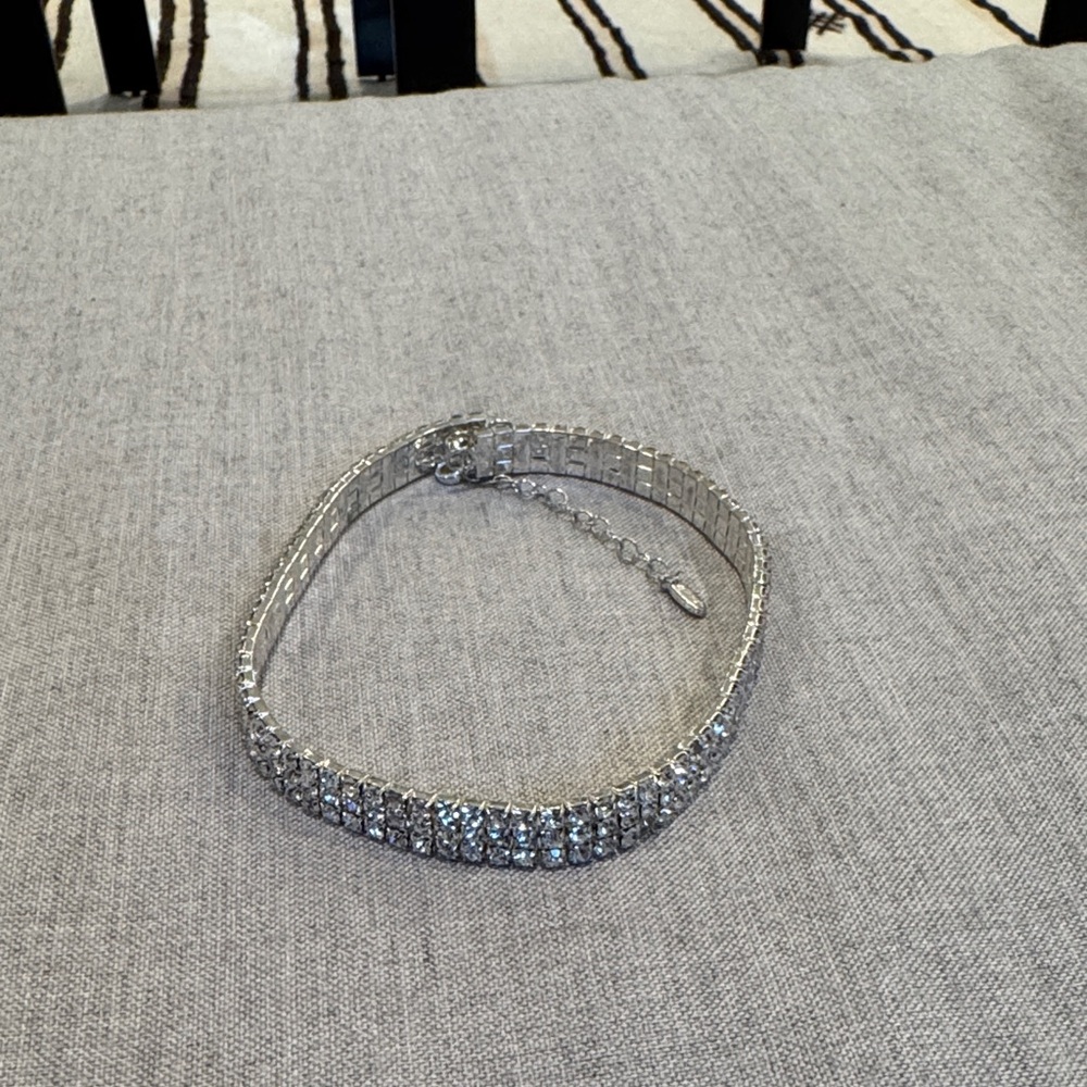 Elegant Silver Rhinestone necklace